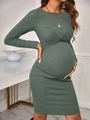 Detalle del tejido de punto acanalado y nudo frontal en este vestido premamá largo verde - XL / Verde Oscuro