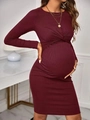 Detalle de un vestido de maternidad burdeos con diseño de nudo y tejido de canalé - XL / Burdeos