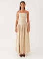 Detailansicht des gerafften Oberteils und des fließenden Rocks an diesem beigen Maxikleid - S / Khaki