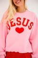 Dettaglio delle scritte JESUS in ciniglia rossa e cuore su felpa girocollo rosa acceso - Taglia S / Rosa