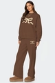 Détail de l'ensemble sweat-shirt marron ample et pantalon large avec motif nœud - S / Haut Et Bas / Marron Foncé