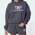 Vue détaillée de l'ensemble sweat à capuche et short gris anthracite à nœud rose - S / Ensemble Sweat à Capuche et Short / Gris 1