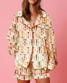 Dames kerstpyjamaset met notenkrakerprint op zachte crèmekleurige satijnen stof - S / Notenkraker Print (Goud)