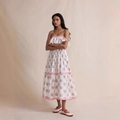 Abito lungo senza spalline bianco con stampa floreale rossa e dettagli a balze - S / Bianco