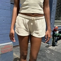 Damen cremeweiße Waffelstrick-Shorts mit elastischem Kordelzug für den Freizeitlook - Aprikose