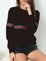 Detalle de sudadera negra de manga larga con franjas clásicas en verde y rojo en mangas - M / Negro