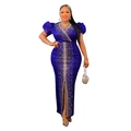 Dettaglio abito da sera blu navy con finiture in strass e spacco frontale alto elegante - Blu