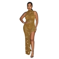 Detail von senfgelbem Netz-Maxikleid mit silbernen Strasswellen und hohem Beinschlitz - S / Gold