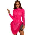 Abito fucsia attillato a maniche lunghe con motivi in strass e bordo in piume - S / Rosa Rosso