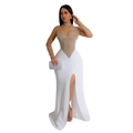 Detail von handbestickten Strasssteinen und Perlen am weißen Schlitz-Abendkleid - S / Oberteile / Aprikose