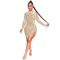 Détail de la robe en maille beige avec perles blanches et franges élégantes - S / Abricot