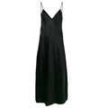Elegantes schwarzes Satin-Maxikleid mit dünnen Trägern und tiefem V-Ausschnitt - S / Schwarz
