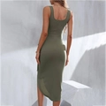 Robe sans manches vert olive coupe ajustée avec dos nu et ourlet irrégulier - Beige