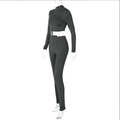 Conjunto de yoga de dos piezas con top corto de manga larga y leggings en verde oscuro - S / Gris