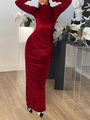 Eng anliegendes Maxikleid aus dunkelrotem Samt mit Stehkragen und Taillenraffungen - S / Burgunderrot