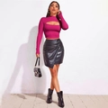 Top ajustado rojo rosa de manga larga con cuello alto y falda negra de cuero sintético - S / Rosa Rojo (GA215-001)