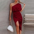Elegantes burgunderrotes One-Shoulder-Abendkleid mit Faltenwurf, hohem Schlitz und schmaler Passform - S / Rot