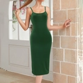 Abito midi bodycon con spalline sottili in una tonalità verde scuro profondo - S / Verde