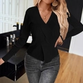 Maglione nero a costine con scollo a V incrociato e maniche lunghe dalla vestibilità slim - S / Nero