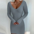 Vestido de punto gris azulado ajustado con cuello en V profundo y textura de canalé vertical - S / Gris