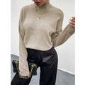 Damen Strickpullover in Hellbraun mit Stehkragen, Rippbündchen und lockerem Schnitt - Hellbeige