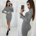 Eng anliegendes graues Rollkragen-Strickkleid aus Rippstrick mit langen Ärmeln - S / Grau
