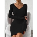 Schmal geschnittenes schwarzes Strickkleid mit Rippenstruktur und gewelltem V-Ausschnitt - S / Schwarz