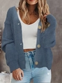 Detail der blauen Grobstrickjacke mit großen Knöpfen und strukturierter Strickart für Damen - S / Blau