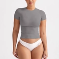 Camiseta gris ajustada de cuello redondo para mujer con tejido de alta elasticidad - Gris