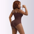 Body modellante scollato marrone scuro per donna con spalline sottili regolabili - Stile Triangolo Marrone / S