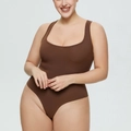 Dettaglio della maglia a coste marrone scuro e della texture del body da donna - 3XL / Marrone