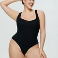 Dettaglio della trama a costine nere su un body senza maniche con scollo a U profondo - 3XL / Nero