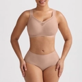 Seamless nude wireless bra and panties set with breathable V-shaped mesh detail - M / Milk Coffee