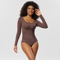 Dunkelbrauner Langarm-Body aus Rippstrick mit rundem Ausschnitt und figurbetonter Form - 3XL / Braun