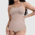 Detail of seamless beige shaping camisole with adjustable straps on a model - S / Nude
