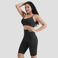 Conjunto deportivo de top acanalado negro y pantalones cortos de yoga de talle alto - S / Negro