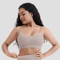 Seamless beige sports bra with removable pads and wide ribbed support band - S / Nude