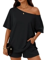 Detail van een zwarte tweedelige loungeset met een off-shoulder top en bijpassende short - S / Zwart