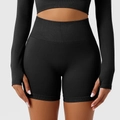 Zweiteiliges nahtloses schwarzes Fitness-Set mit High-Waist-Shorts und Daumenloch-Oberteil - S / Schwarze Shorts Einzelstück