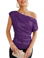 Dettaglio del top viola con paillettes monospalla e arricciature laterali metallizzate - S / Viola