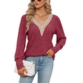 Camiseta granate de punto acanalado para mujer con cuello en V y ribete de encaje blanco - S / Burdeos