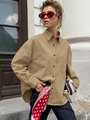 Camisa oversized de algodón caqui para mujer con manga larga y bolsillo frontal clásico - S / Caqui