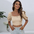Top corto beige elegante con escote cuadrado, mangas abullonadas y lazo trasero - S / Caqui