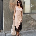 Abito sottoveste in raso rosa nude con pizzo nero e borsa coordinata inclusa - S / Rosa