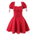 Dettaglio dell'abito rosso Lolita con maniche a sbuffo, pizzo e allacciatura a corsetto - S / Rosso