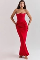 Primer plano de vestido de noche en satén rojo con corpiño y detalles drapeados - XS / Rojo