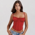Detalle de corsé rojo con retazos de encaje y lazo decorativo en el pecho - S / Tops / Rojo