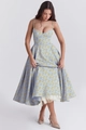 Détail de robe fleurie bleu clair avec jupon en tulle et talons hauts à nœuds - S / Petites Fleurs Jaunes sur Fond Bleu