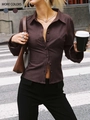 Chemise rayée marron foncé ajustée à manches longues avec col à revers en coton doux - S / café