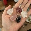 Pendentifs en cristal naturel enveloppés de fil d'argent avec diverses pierres brutes - Pendentif En Fil D'argent (aléatoire)